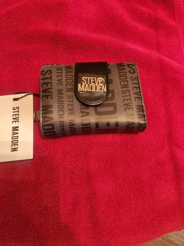 Steve Madden Card Holder Wallet New with Tag