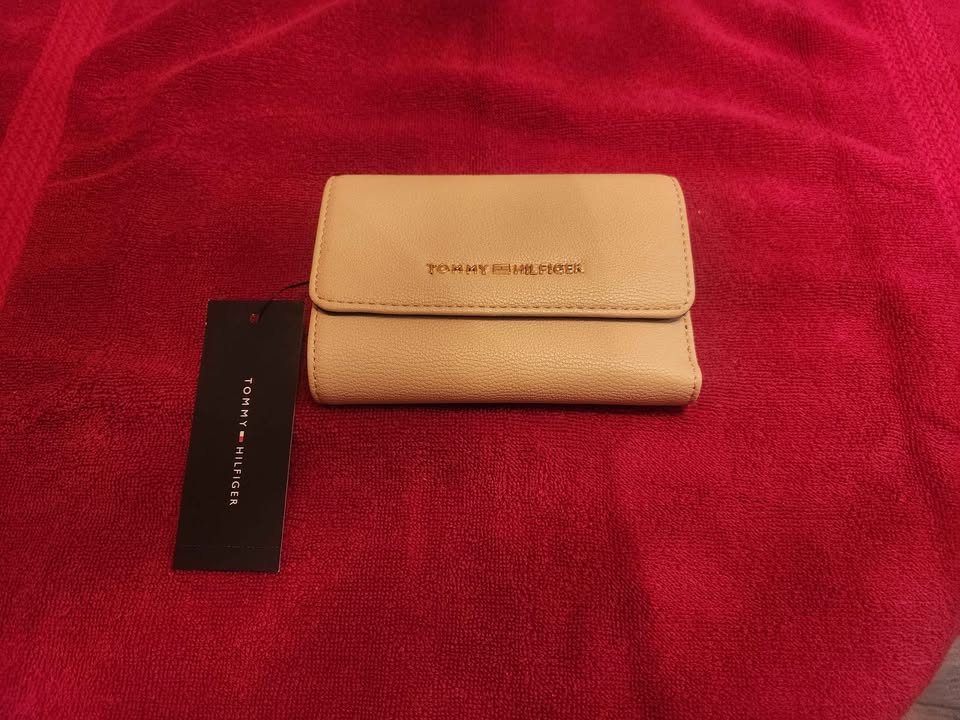 Tommy Hilfiger New Beige Wallet Cardholder