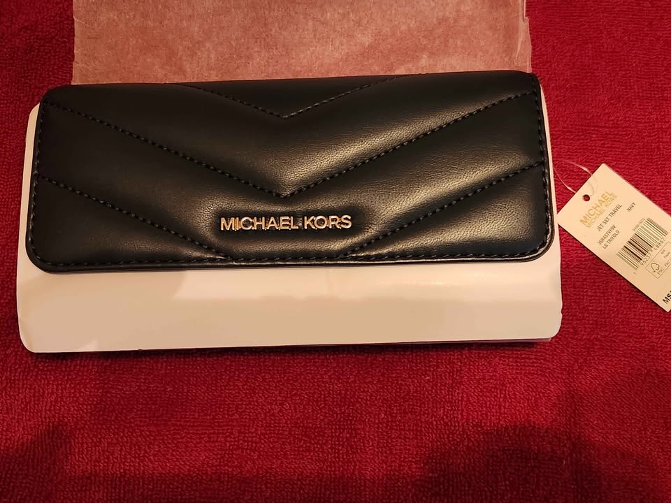 Michael Kors Jet Set Travel LG Trifold Wallet