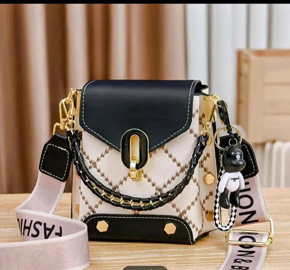 Geometric Crossbody Bag with Chain & Charm – Black and Beige